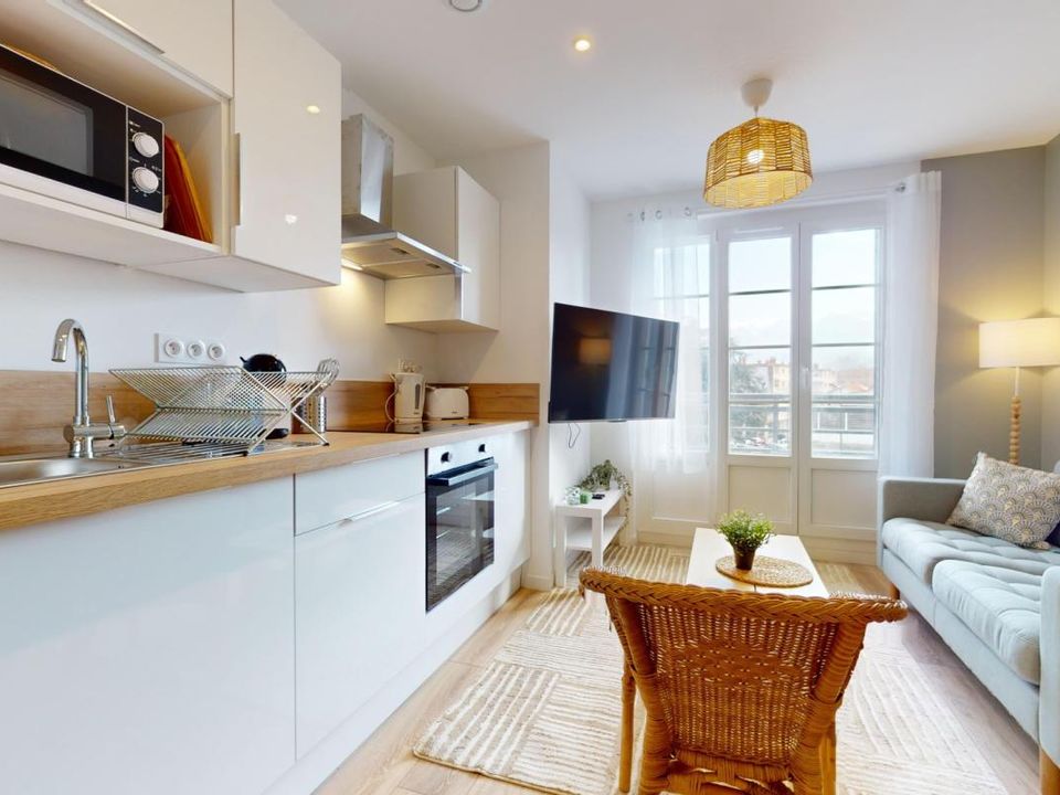 Apartment in Grenoble, Isere - photo 2