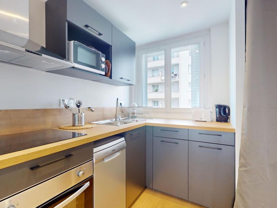Apartment in Grenoble, Isere - photo 2