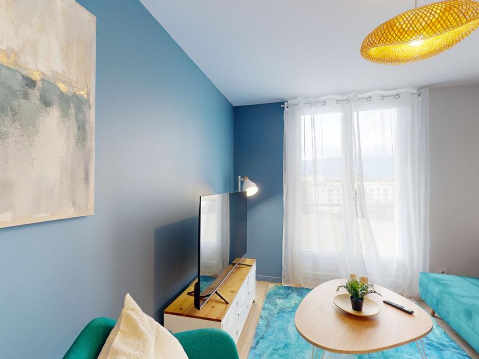 Apartment in Grenoble, Isere - photo 2