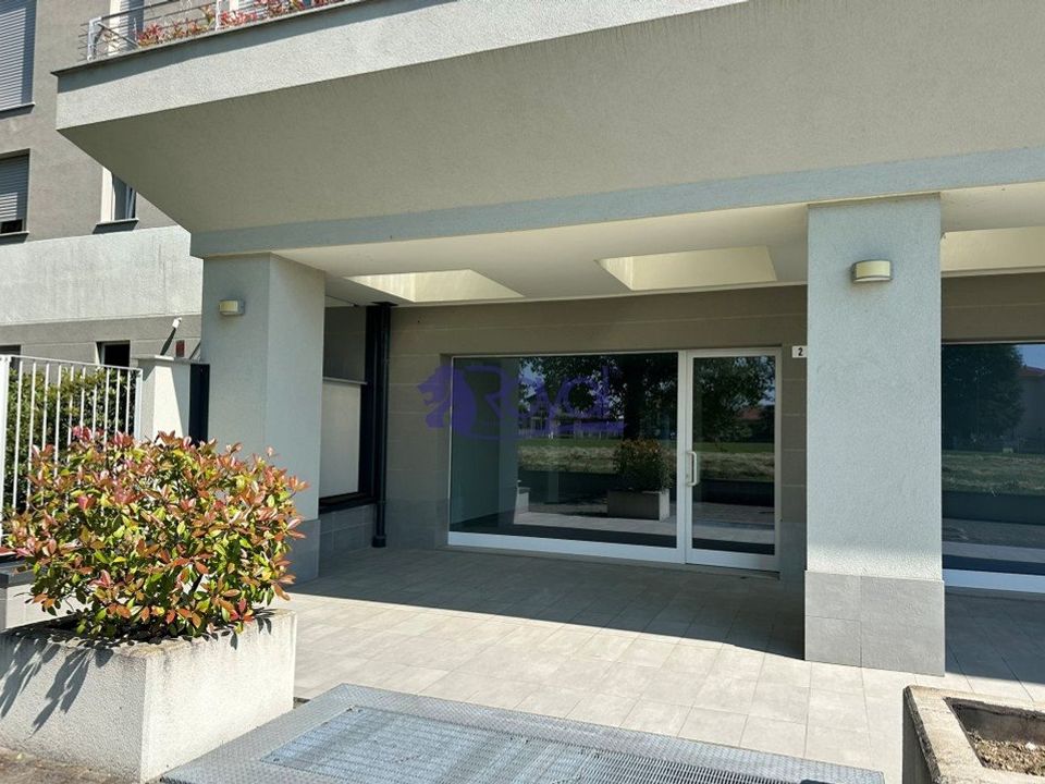 L'establiment comercial a Canegrate, Milan - foto 4