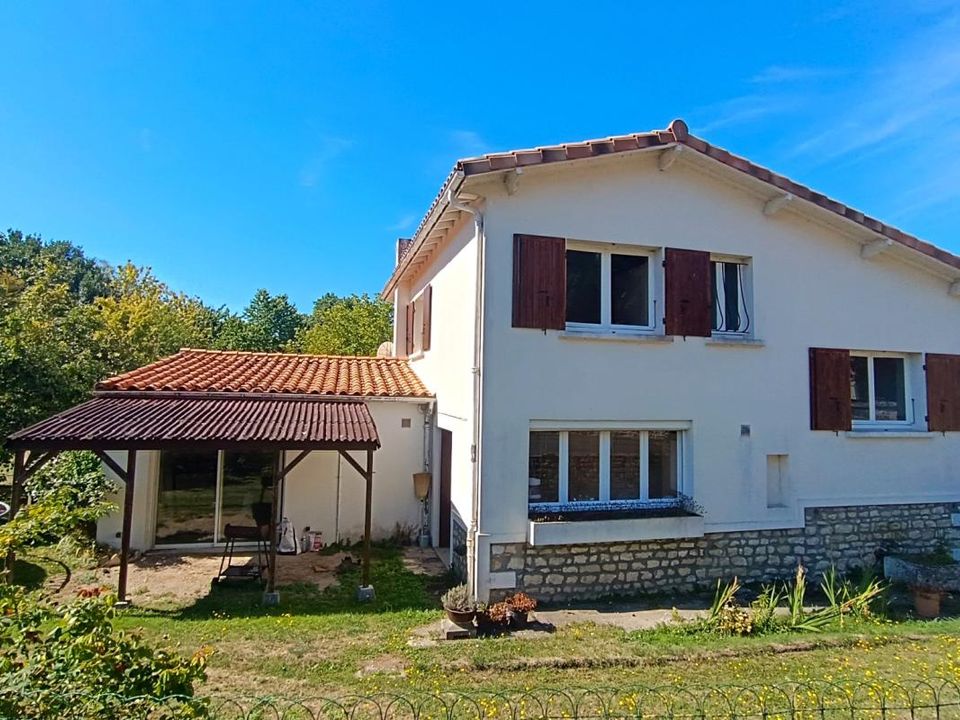 Casa de poble a Mortagne-sur-Gironde, Charente-Maritime - foto 1