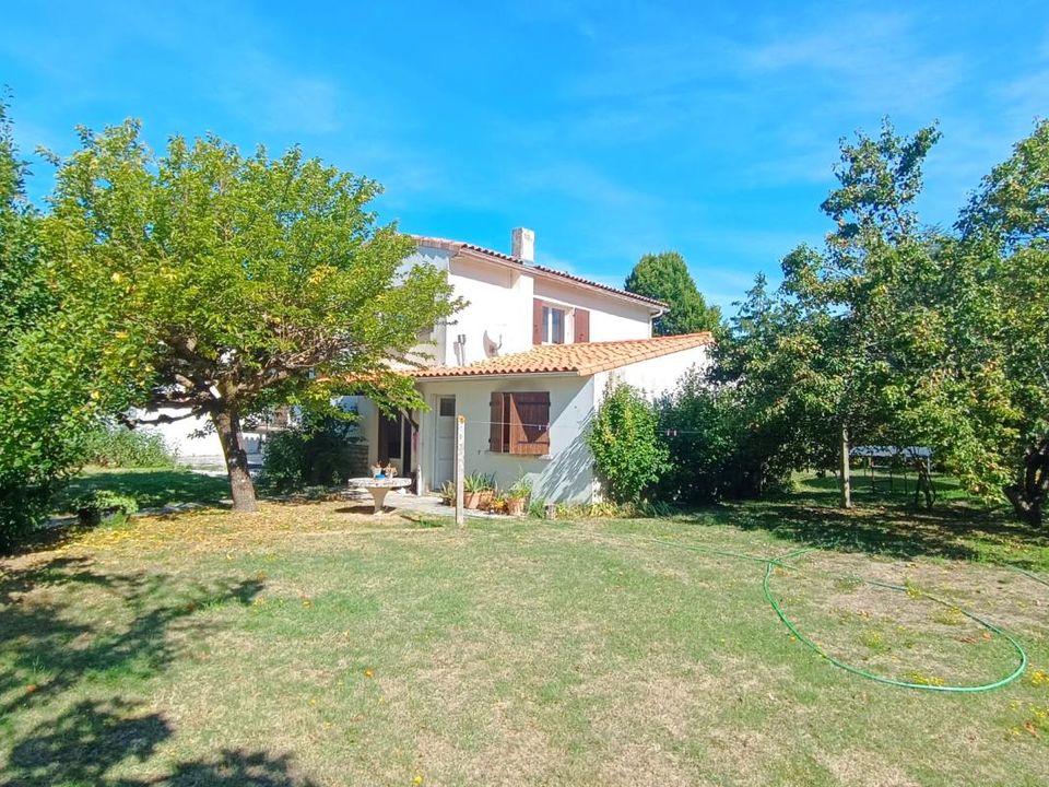 Casa de poble a Mortagne-sur-Gironde, Charente-Maritime - foto 3