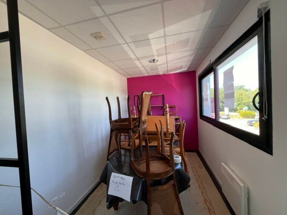 Commercial property in Auray, Morbihan - photo 3
