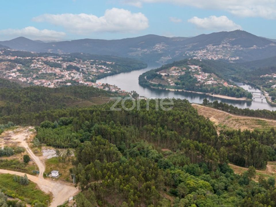 Helårsgrund i Melres e Medas, Porto - foto 2