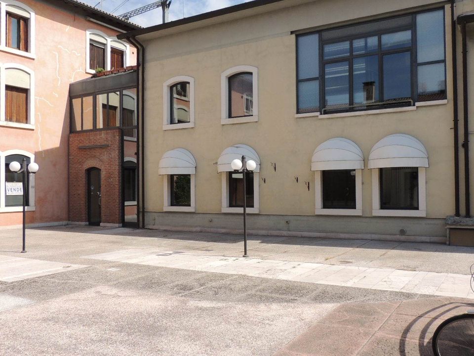 Næringseiendom i Villafranca di Verona, Verona - bilde 1