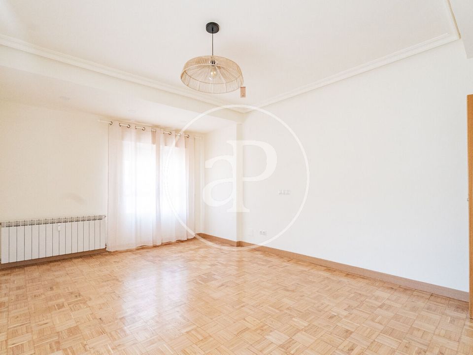 Apartment in Madrid, Madrid - photo 2