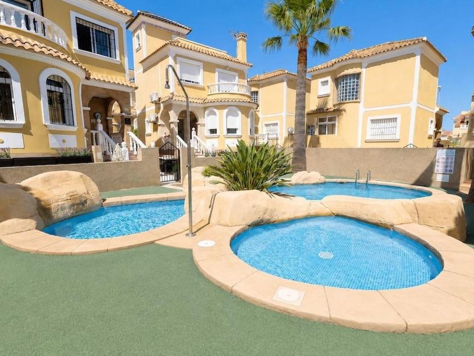 Villa i Villamartin, Alicante - foto 1