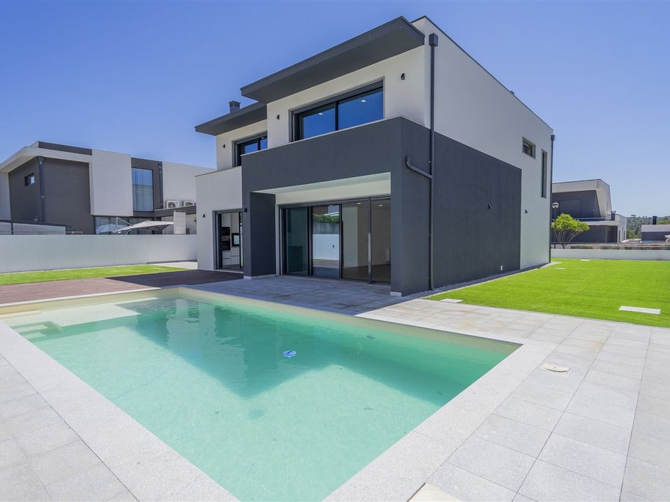 Villa - Covilha, Castelo Branco - photo 1