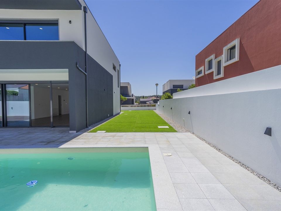 Villa - Covilha, Castelo Branco - photo 2