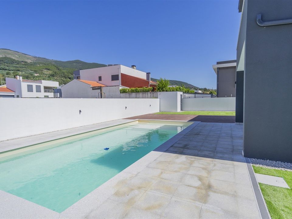 Villa - Covilha, Castelo Branco - photo 3