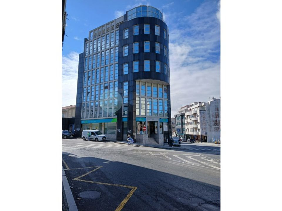Erhvervsejendom i Gondomar, Porto - foto 1