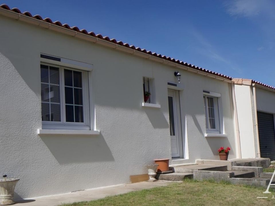 Villa in Mirambeau, Charente-Maritime - foto 1