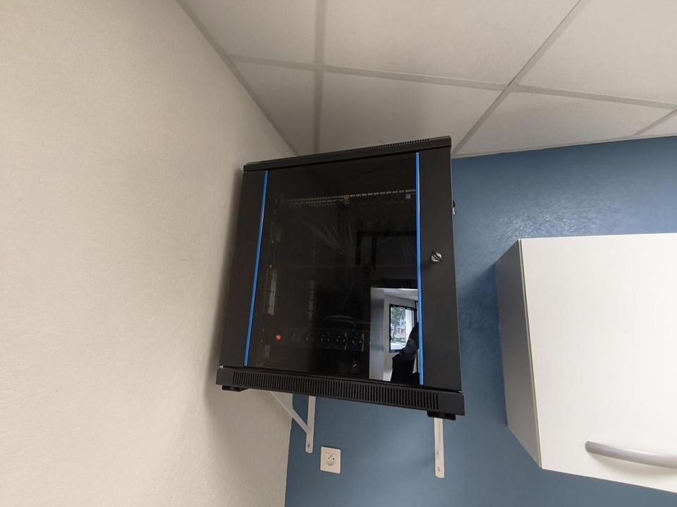 Commercial property in Cléon, Seine-Maritime - photo 5