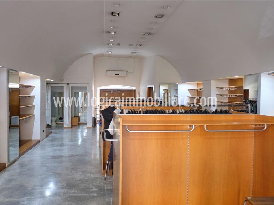 L'establiment comercial a Galatina, Lecce - foto 4