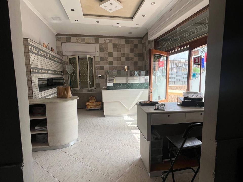L'establiment comercial a San Giorgio a Cremano, Naples - foto 3