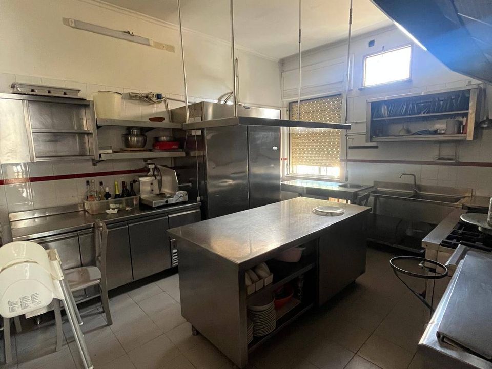 L'establiment comercial a San Giorgio a Cremano, Naples - foto 5