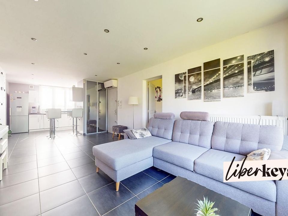 Apartamento em Bron, Rhone - foto 1