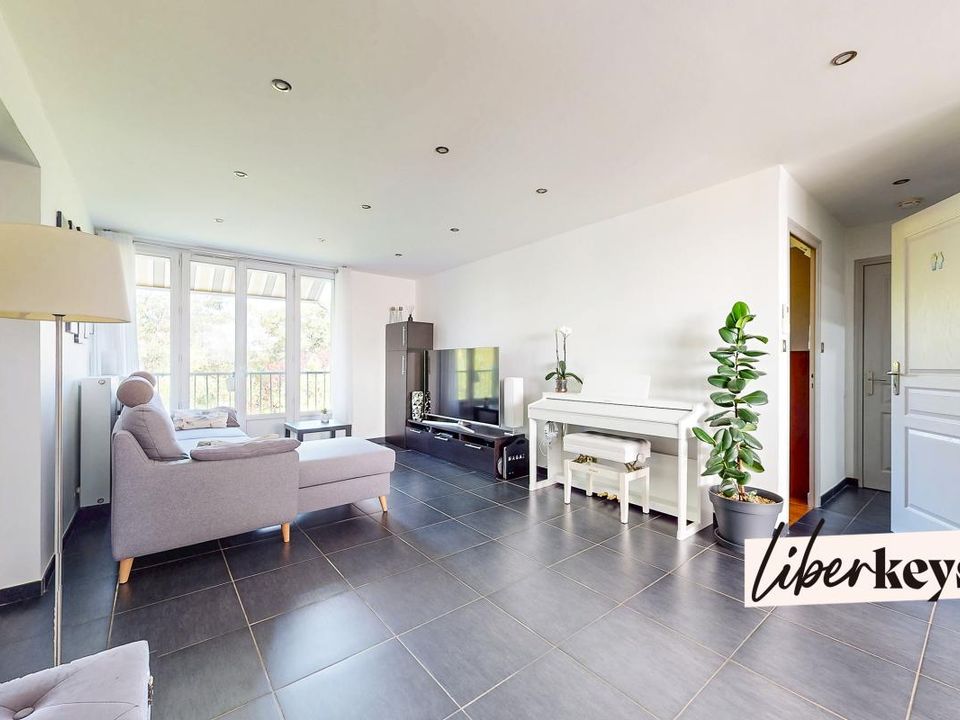 Apartamento em Bron, Rhone - foto 2