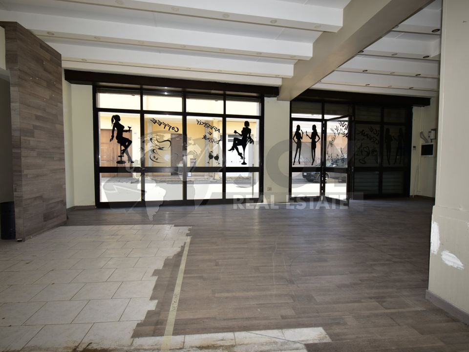 L'establiment comercial a Carmiano, Lecce - foto 3