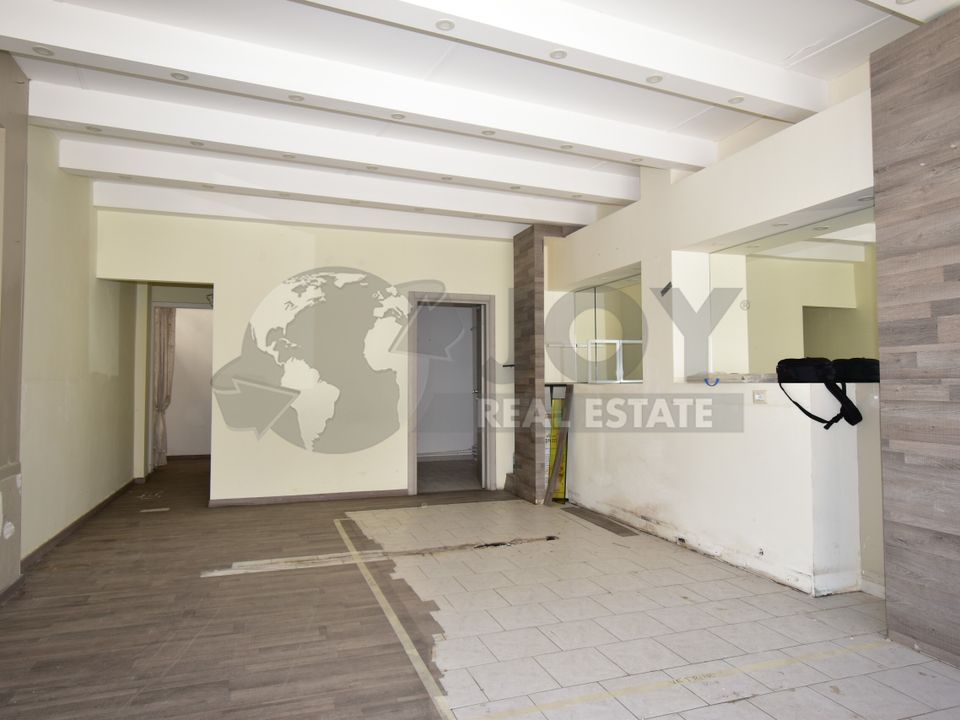 L'establiment comercial a Carmiano, Lecce - foto 4