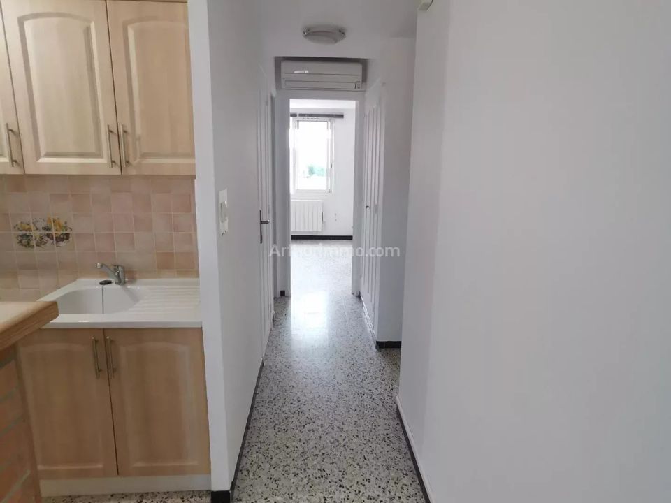 Apartment in Port-de-Bouc, Bouches-du-Rhone - photo 2
