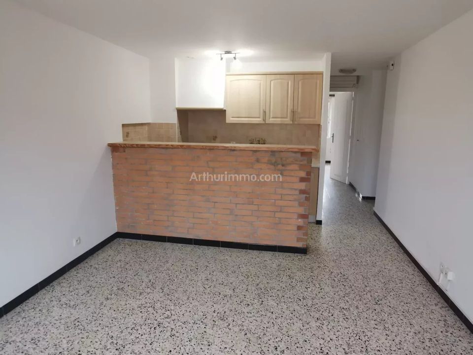 Apartment in Port-de-Bouc, Bouches-du-Rhone - photo 4