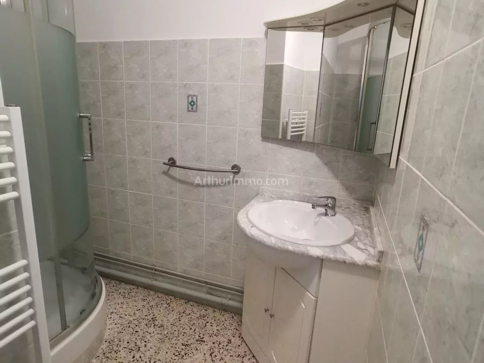 Apartment in Port-de-Bouc, Bouches-du-Rhone - photo 5