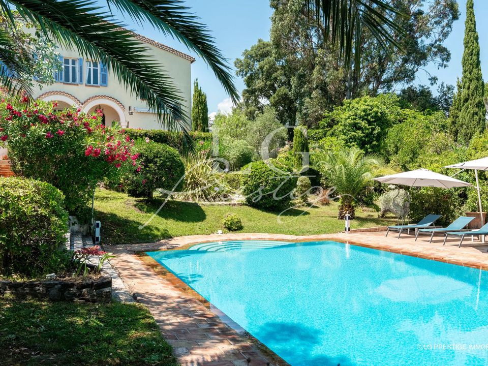 Villa i Mandelieu-la-Napoule, Alpes-Maritimes - foto 1