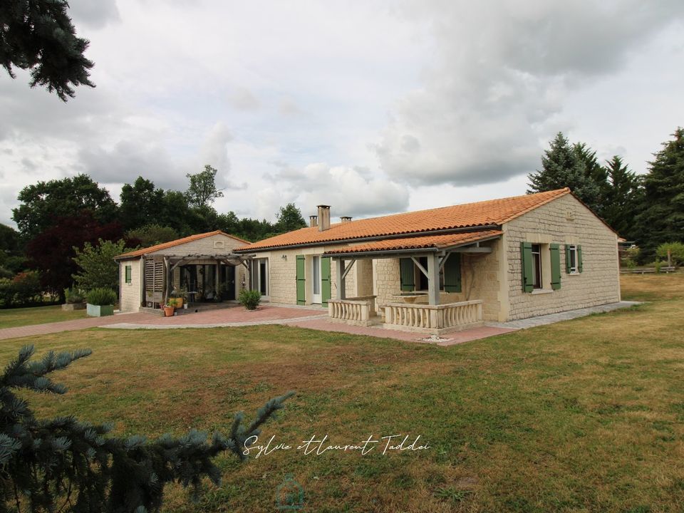 Villa in Baignes-Sainte-Radegonde, Charente - foto 1