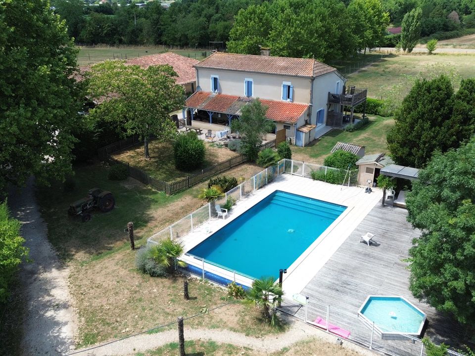 Erhvervsejendom i Villeneuve-sur-Lot, Lot-et-Garonne - foto 1