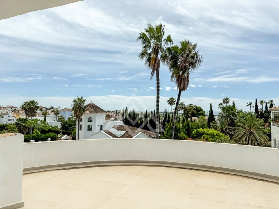 Villa i El Paraiso, Malaga - foto 1