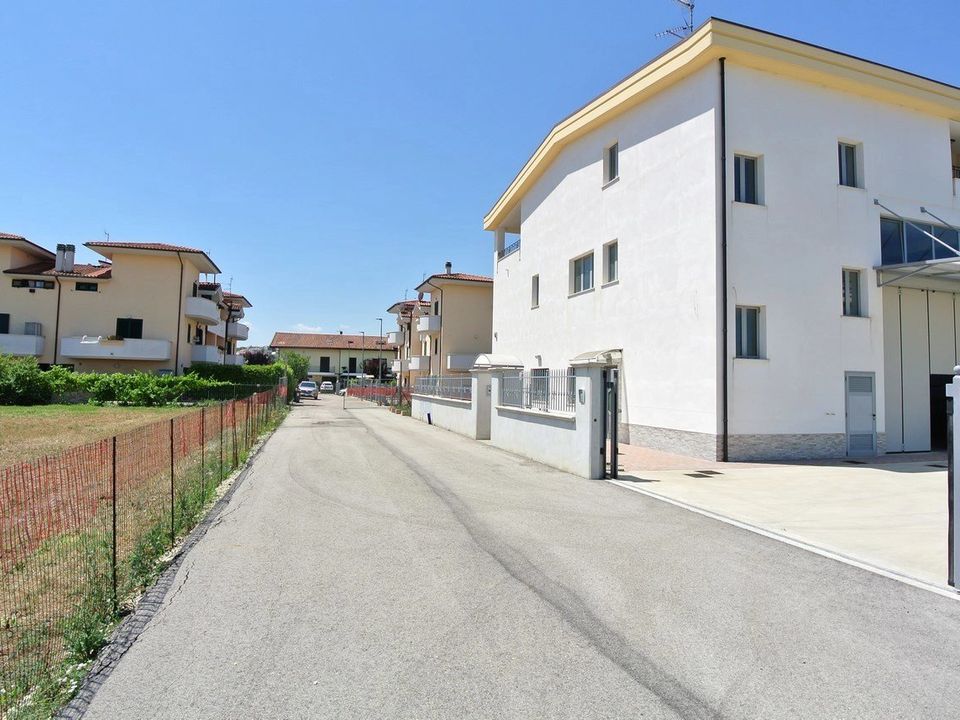 L'establiment comercial a Montesilvano Marina, Pescara - foto 4