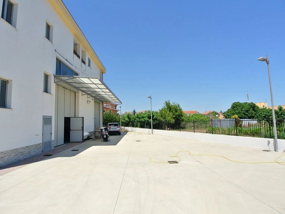 L'establiment comercial a Montesilvano Marina, Pescara - foto 5