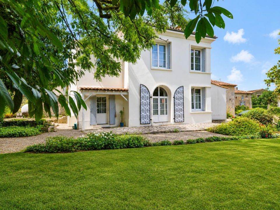 Villa in Barbezières, Charente - foto 1