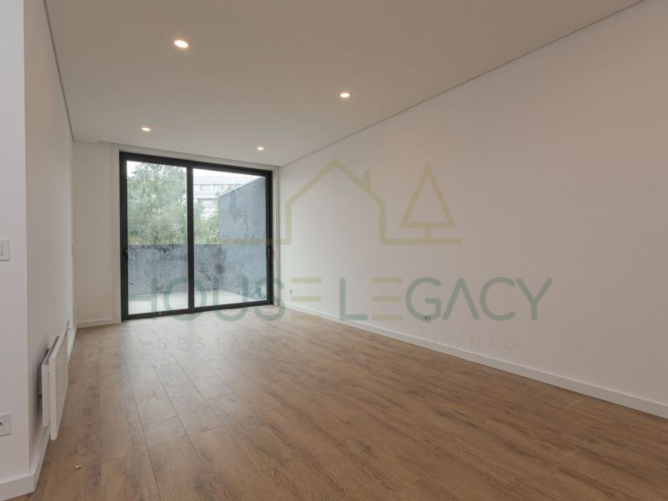 Apartment in Pedroucos, Porto - photo 1