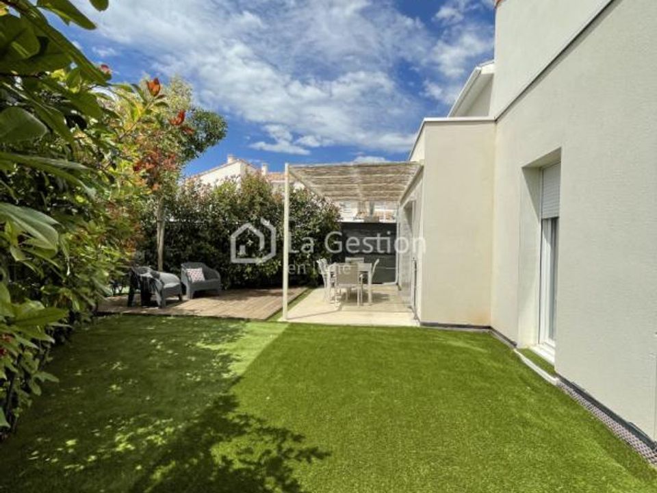Villa in Meze, Herault - photo 1