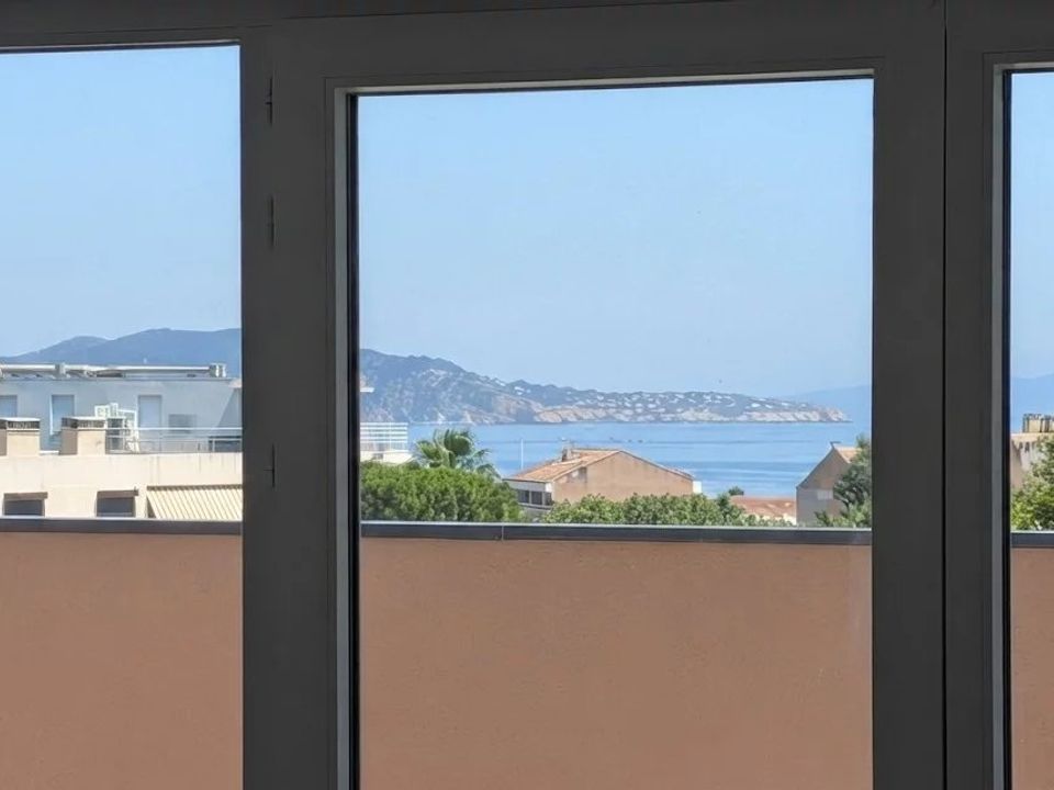 Lejlighed i La Ciotat, Bouches-du-Rhone - foto 2