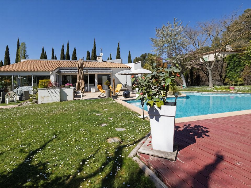 Villa a Bouc-Bel-Air, Bouches-du-Rhone - foto 1