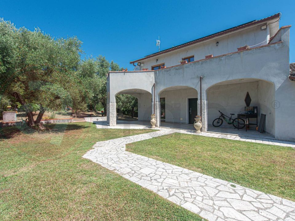 Villa - Ceccano, Frosinone - photo 4
