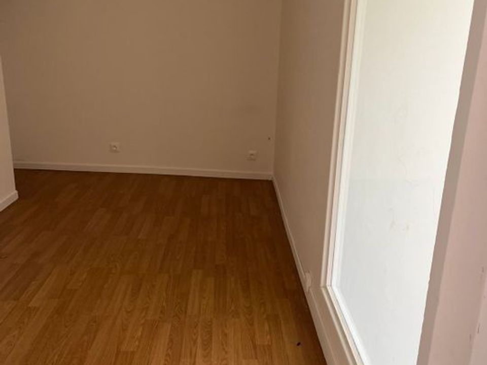 Apartment in Rive-de-Gier, Loire - photo 2
