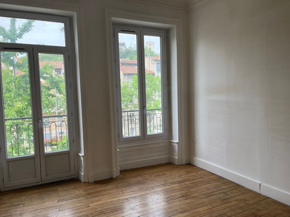 Apartment in Rive-de-Gier, Loire - photo 3