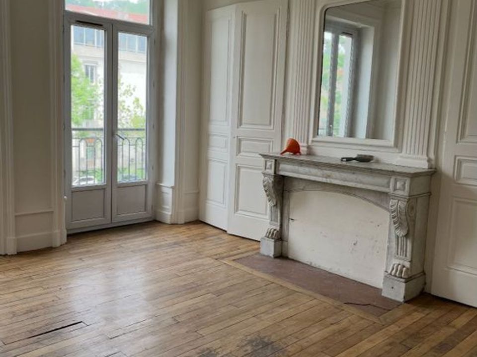 Apartment in Rive-de-Gier, Loire - photo 5