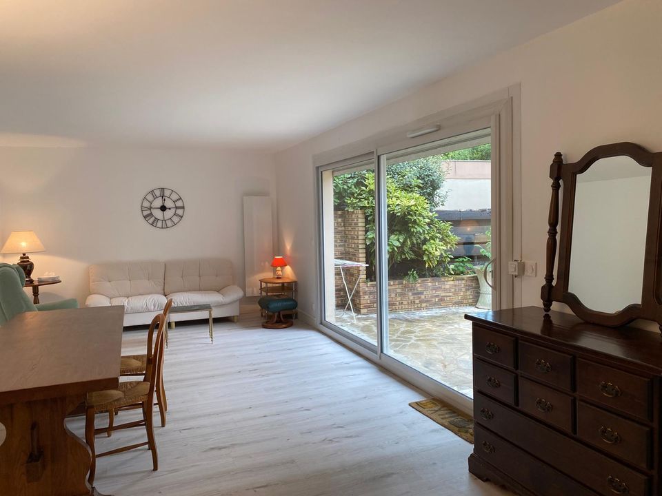 Apartment in Saulx-les-Chartreux, Essonne - photo 1