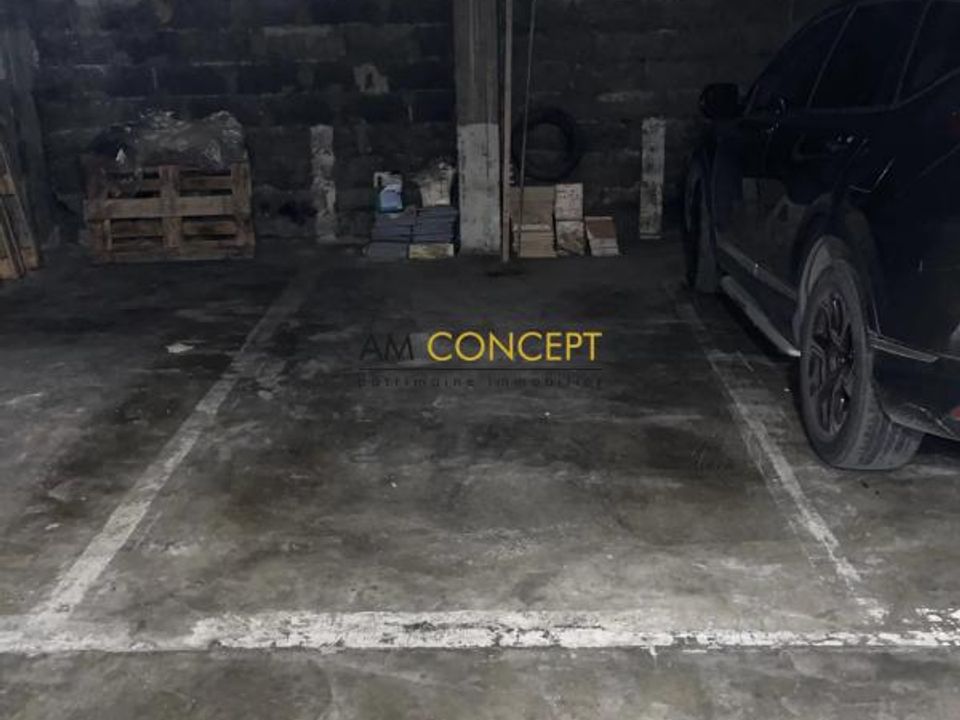 Parkeerruimte in Nice, Alpes-Maritimes - foto 1