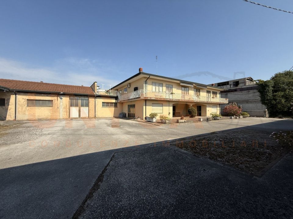 Erhvervsejendom i Rubano, Padua - foto 1