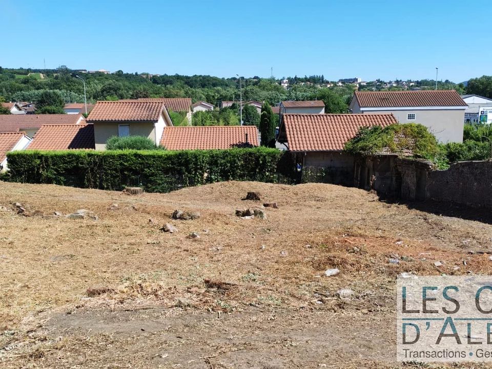 Helårsgrund i Grigny, Rhone - foto 1
