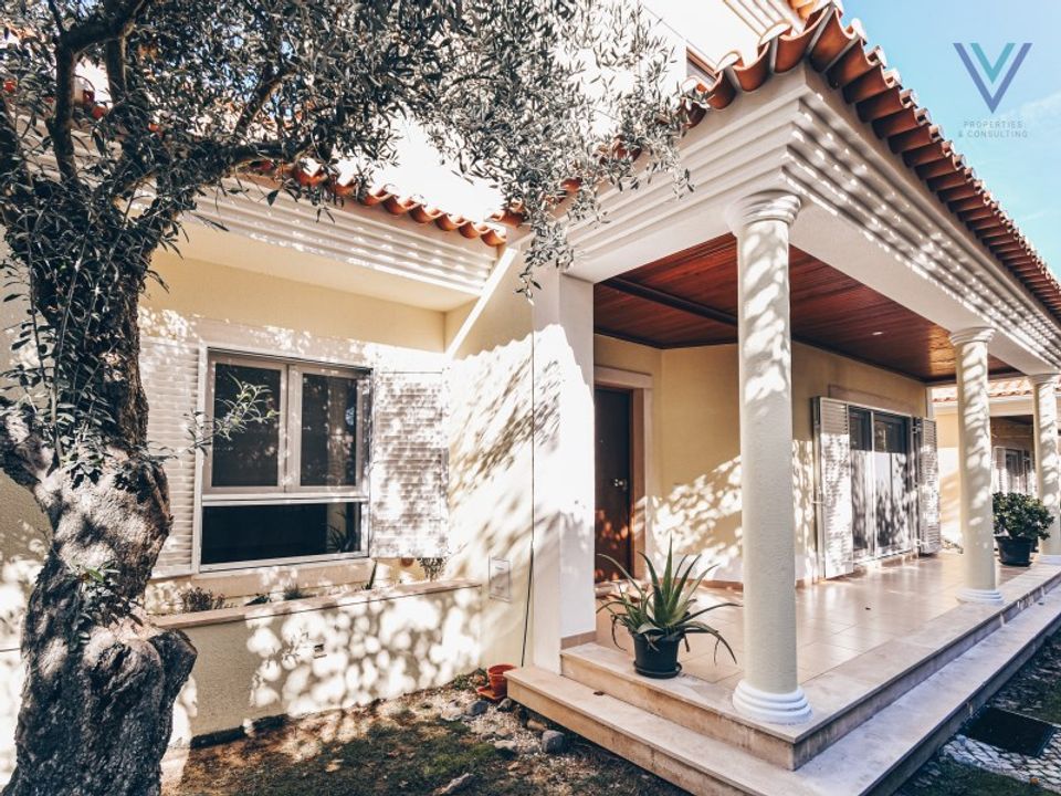 Villa a Rio de Mouro-Estacao, Lisbon - foto 1
