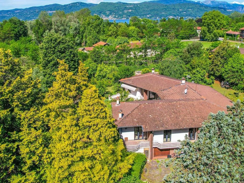 Villa a Brebbia, Varese - foto 1