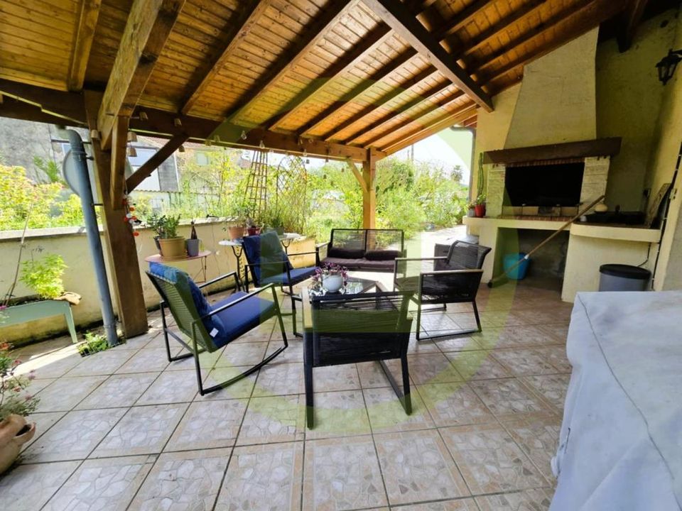 Villa en Saint-Bonnet-Sur-Gironde, Charente-Maritime - foto 2