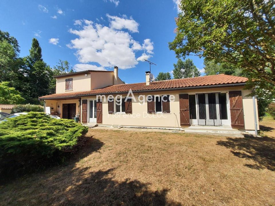 Villa em Saint-Martial, Charente-Maritime - foto 1